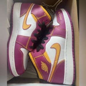 Air Jordan 1 Mids Dod